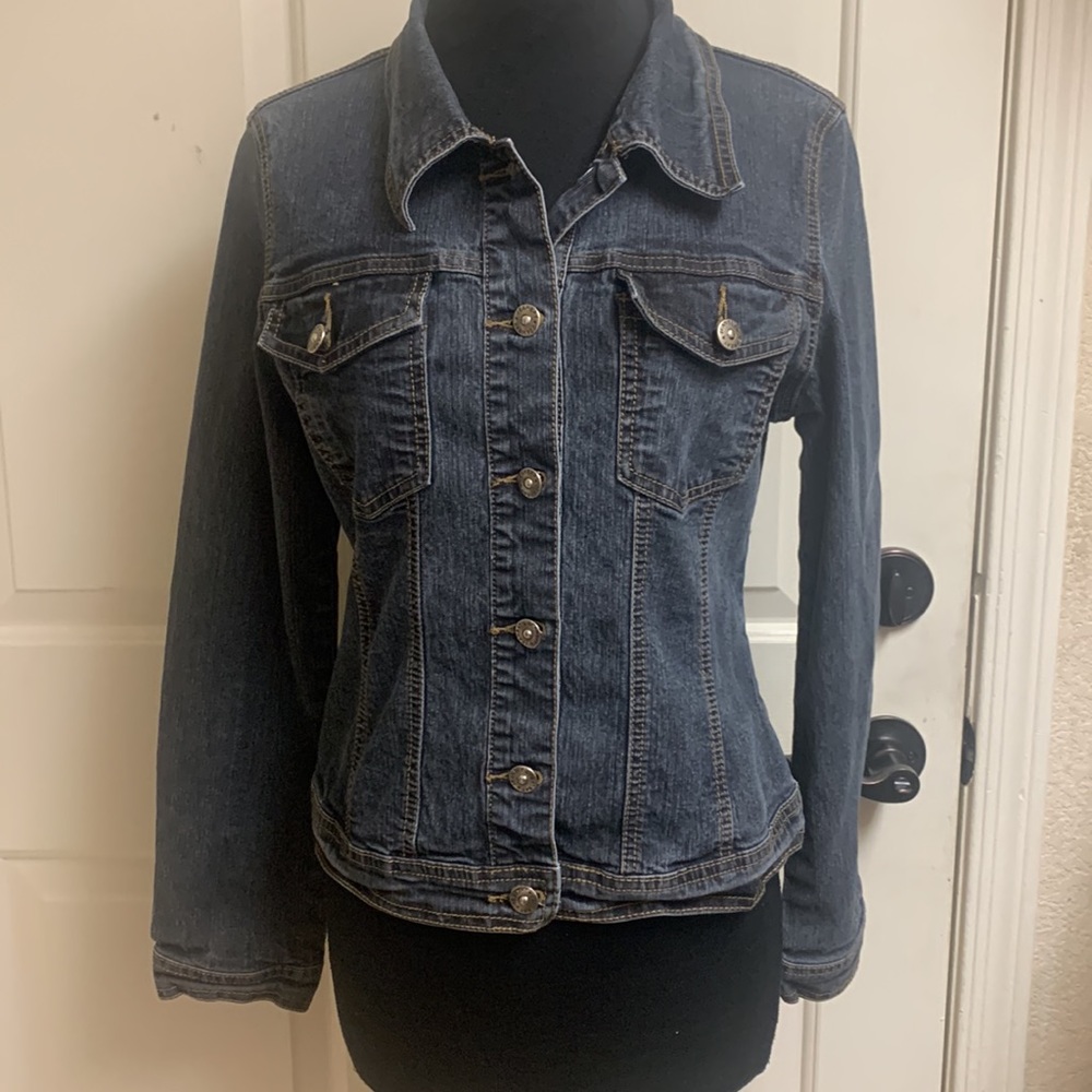 JeanBay Large Petite Jean jacket with design on back, Pit to Pit 19”, L… - Picture 4 of 10